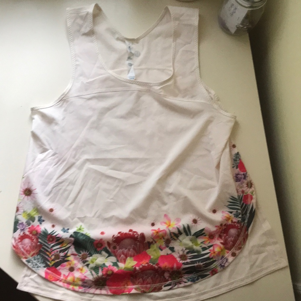 LULULEMON TANK